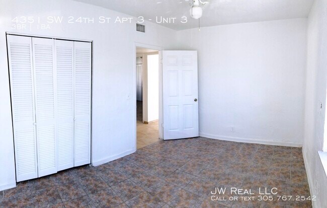 Building Photo - 4351 SW 24th St