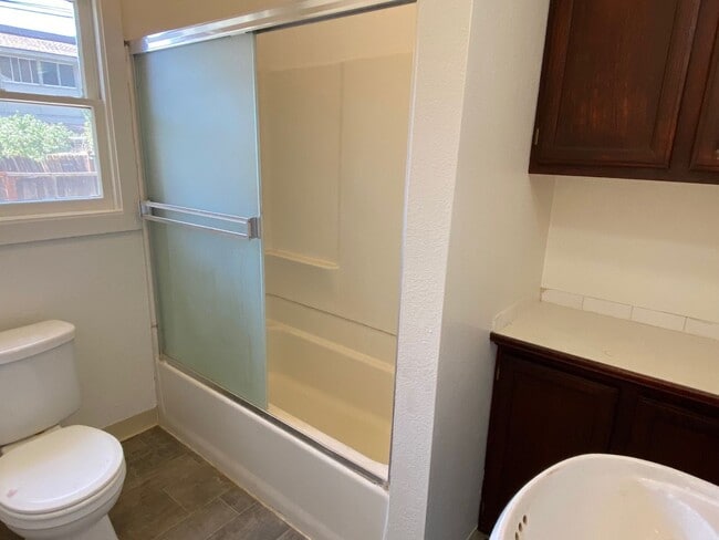 Building Photo - Charming & Bright 3 Bedroom 1 Bathroom Home Walking Distance to SJSU