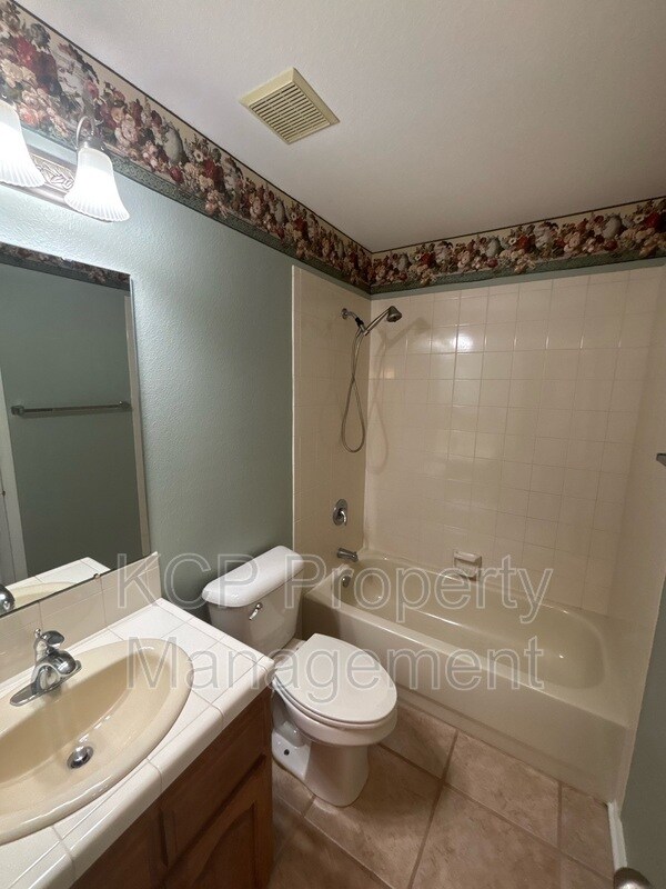 Building Photo - 2109 Barrington Dr