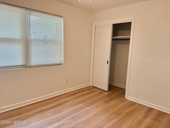 Building Photo - 3859 Via De La Reina