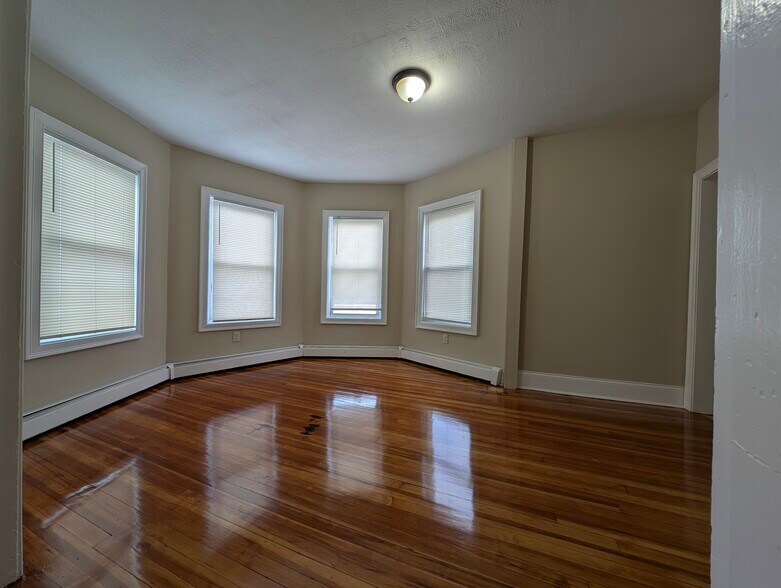 Living room - 38 Williams St