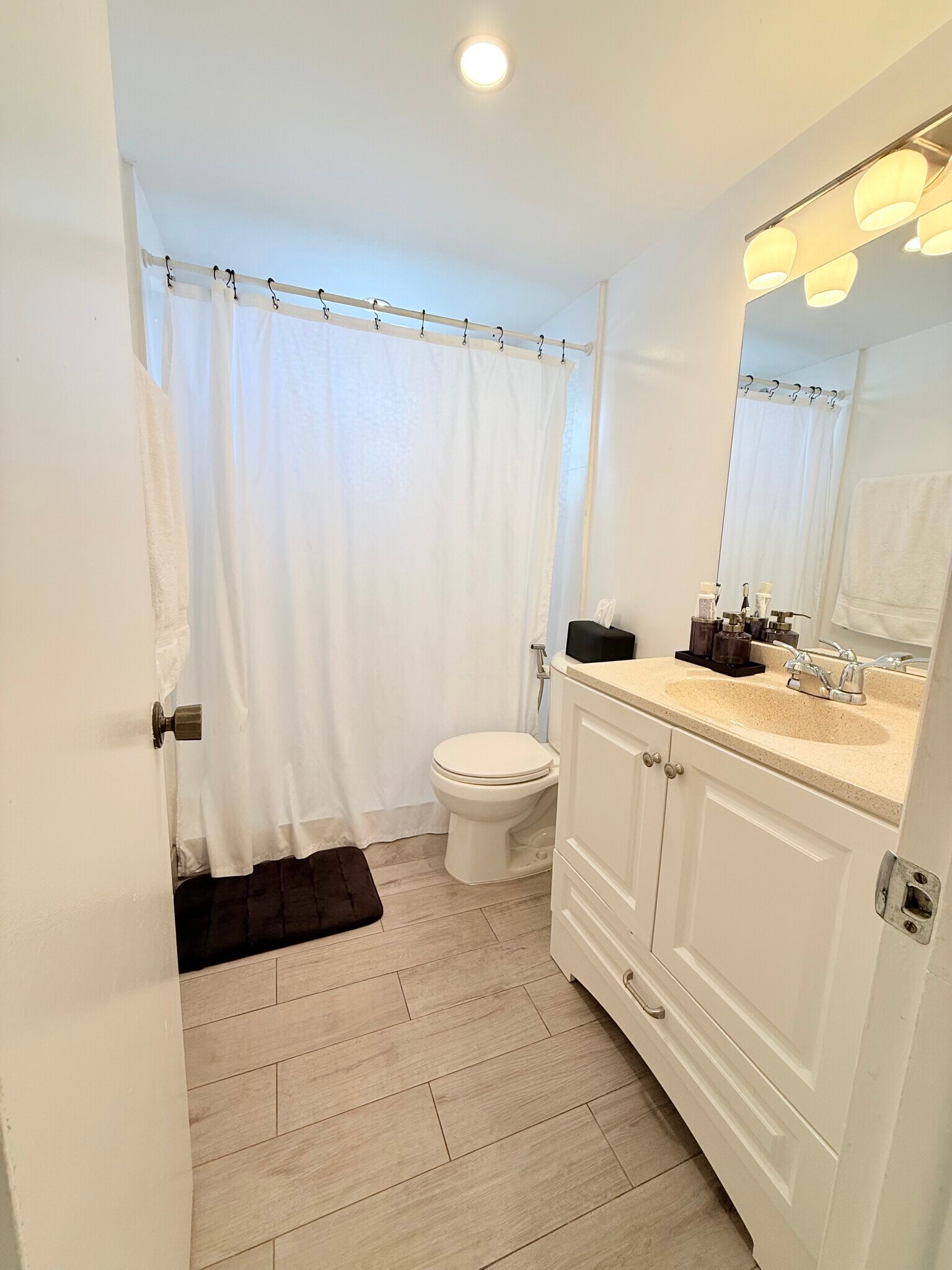 Building Photo - 4141 Nautilus Dr