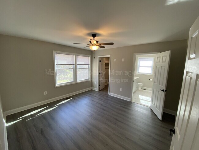 Building Photo - 77 Lakeview Dr