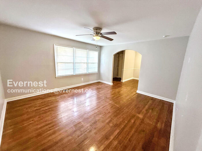 Building Photo - 1309 5th Pl NW