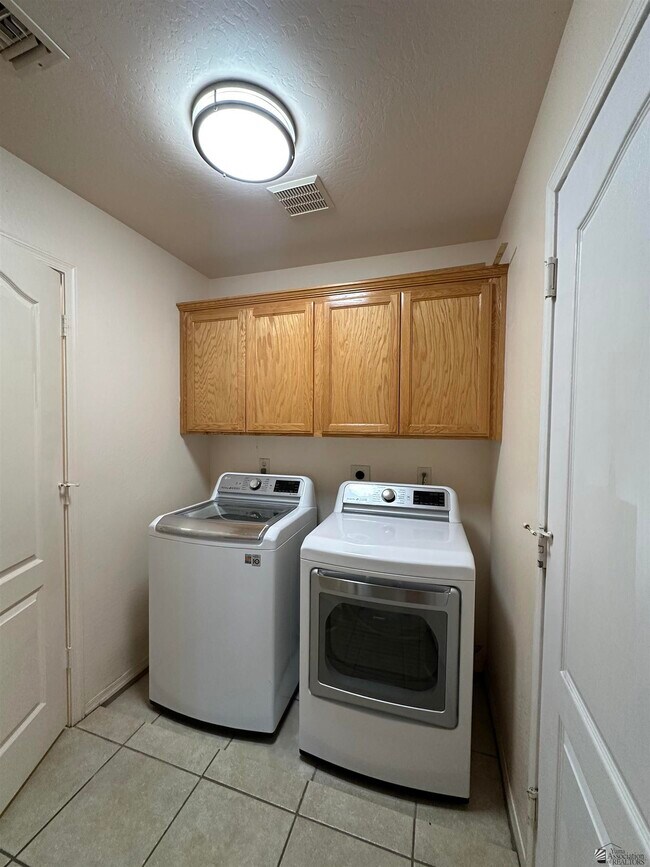 Building Photo - 4722 W 28th Pl