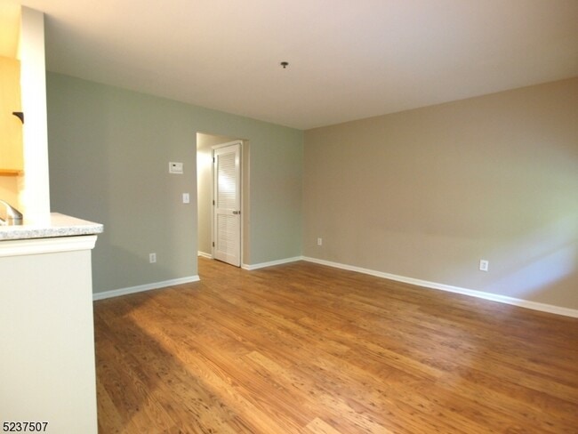 Building Photo - 5007 Tudor Dr