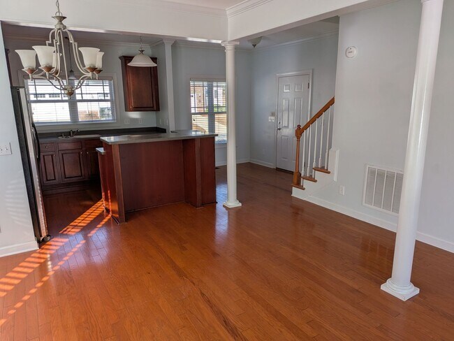 Building Photo - Beautiful 3 Bedroom, 2.5 Bath Home Located in the Kings Grant Golf Community!