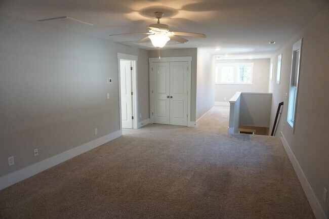 Building Photo - 4BR/3.5BA Home in the Gated Community of R...