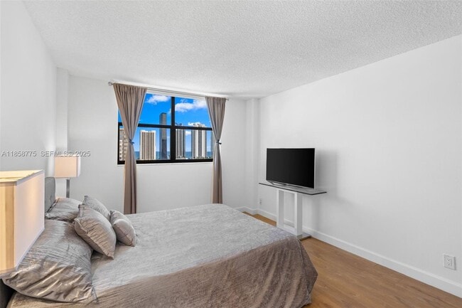 Building Photo - 290 174th St St