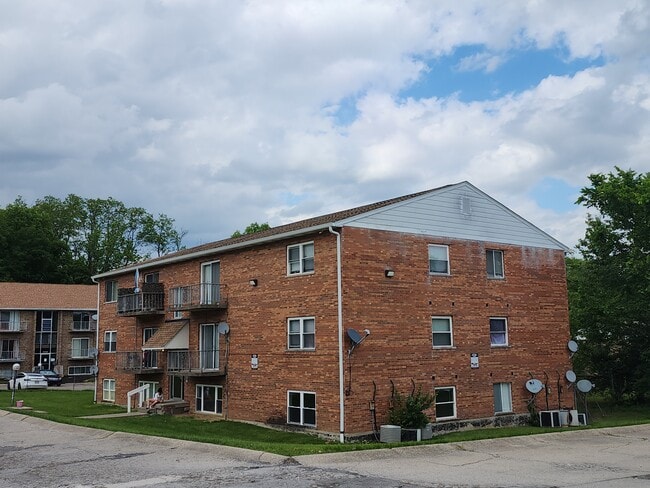 Building Photo - 3990 Yearling Ct