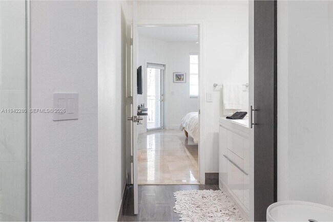 Building Photo - 3165 NE 184th St