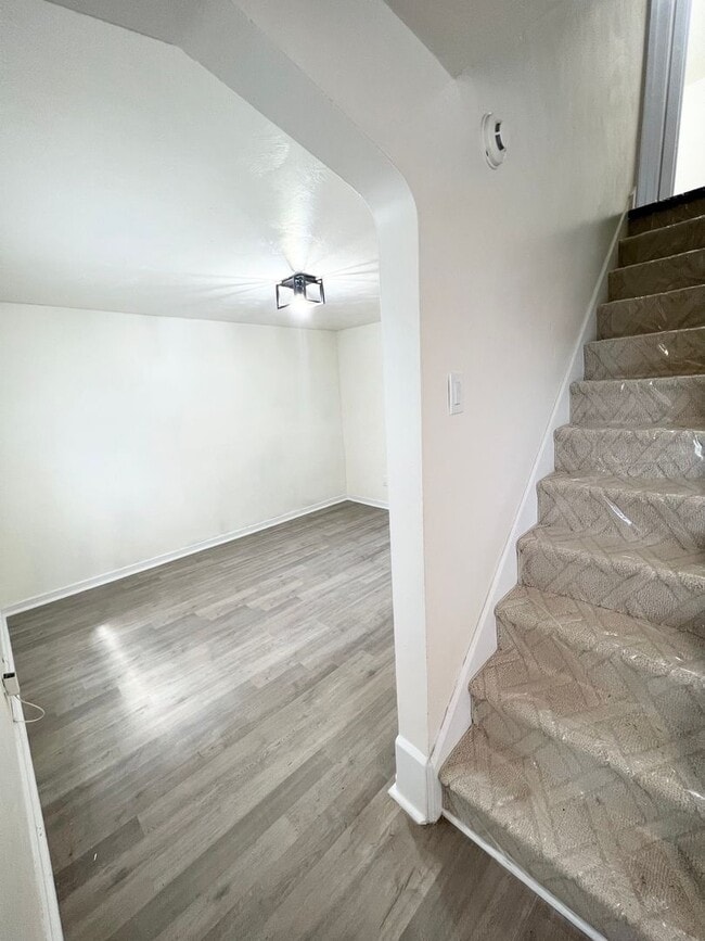 Building Photo - Updated 3 Bed, 1 Bath in Verona- Central Air and Huge Kitchen!!