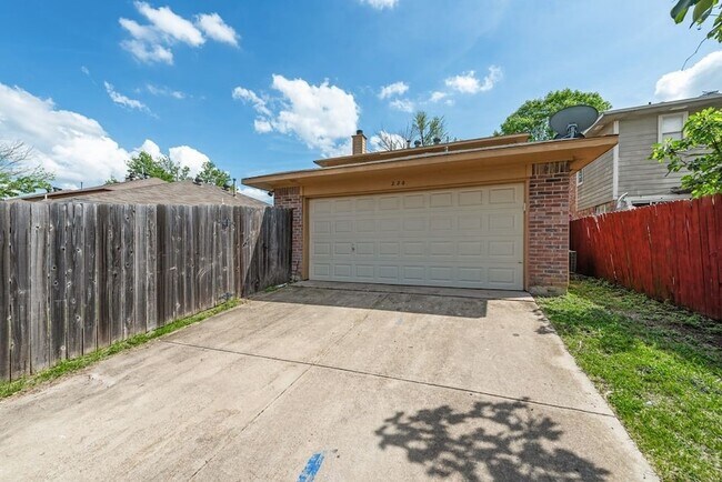 Building Photo - 220 High Pointe Ln