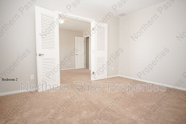 Building Photo - 4200 Camelot Heights Dr