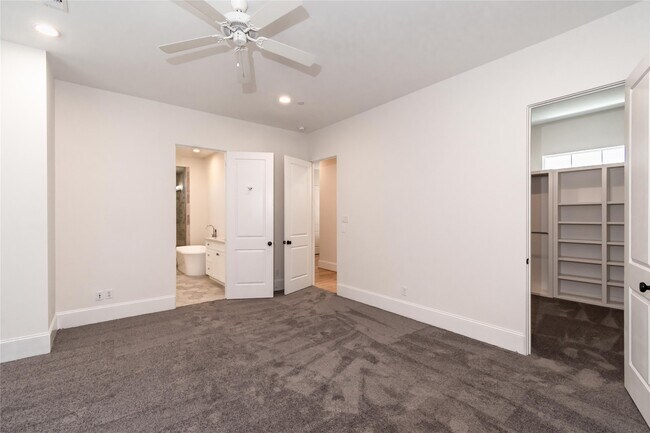 Building Photo - 3821 N Braeswood Blvd