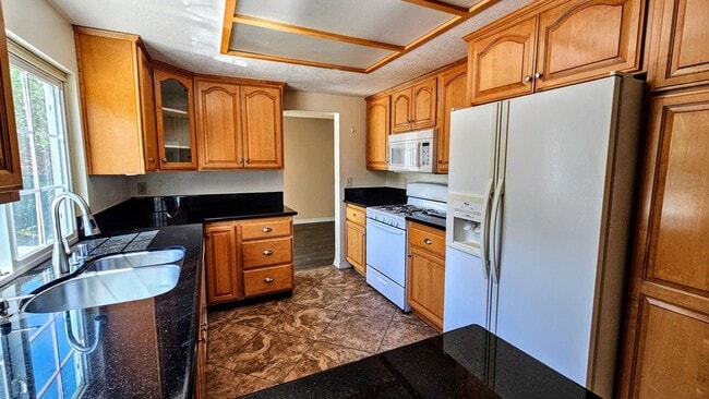 Building Photo - 2632 S Marigold Ave