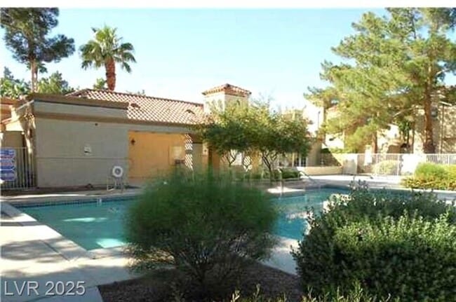 Building Photo - SE / SUNRISE MANOR 2ND FLOOR UNIT IN GATED...