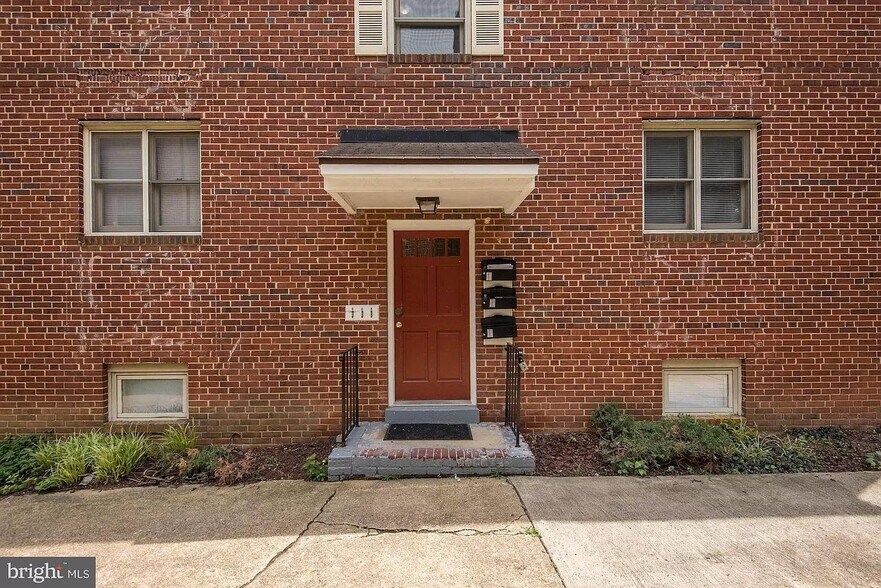 Building Photo - 1121 N Taylor St