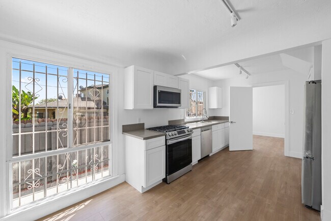 Building Photo - 1905 S Orange Dr