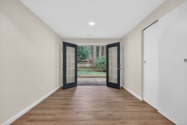 Building Photo - Updated 4BD Lake Oswego Home - Prime Location