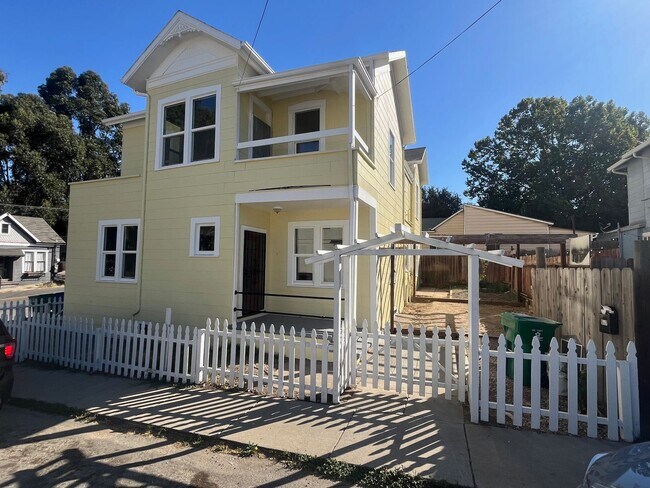 Building Photo - 513 2nd Ave
