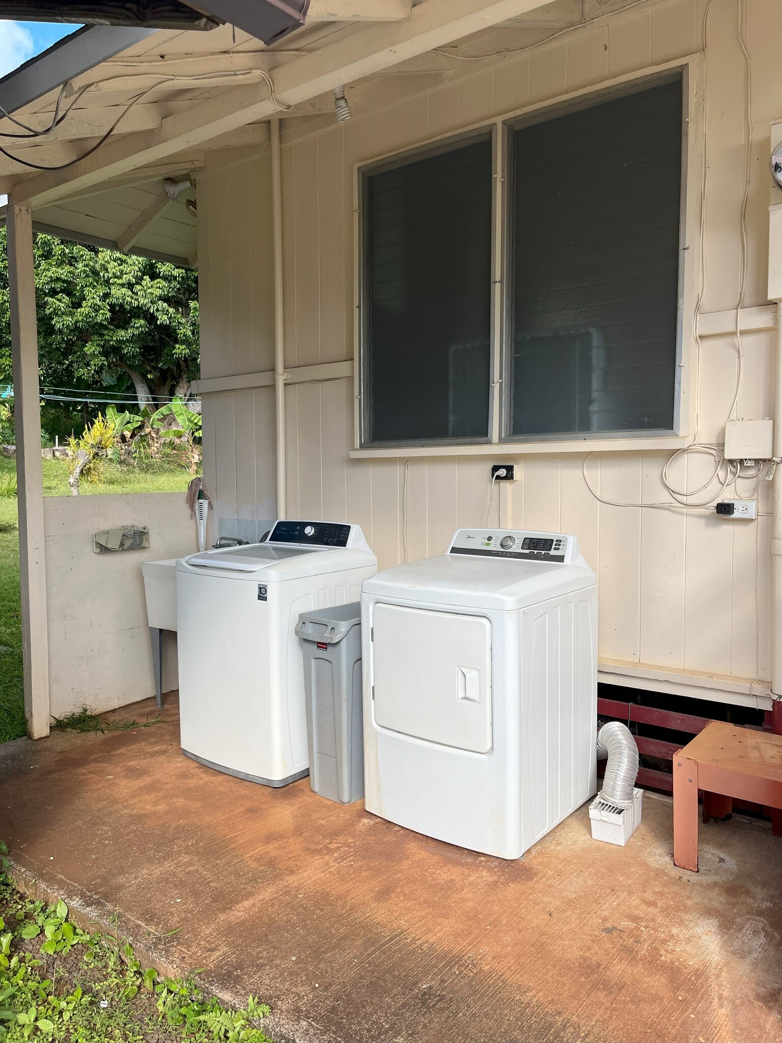 Washer/dryer unit in front - 220 Nichols St