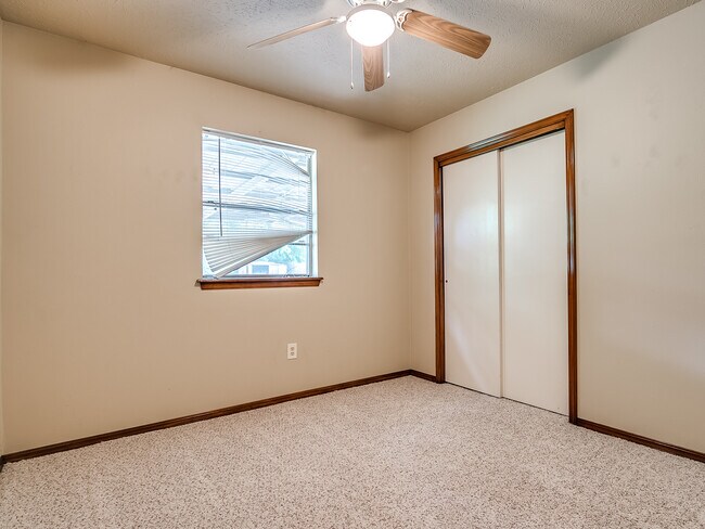 Building Photo - 1320 Frederick Dr