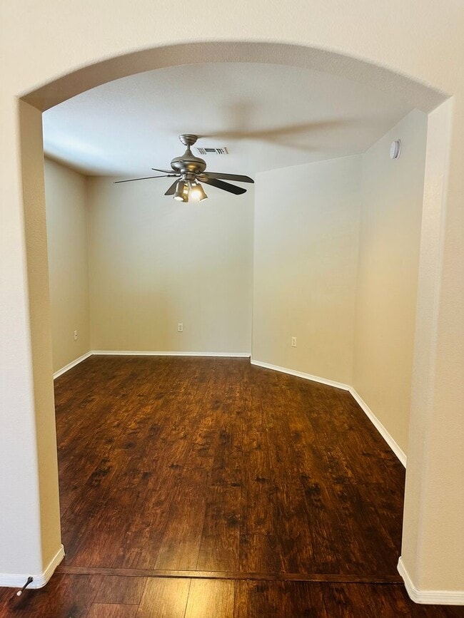 Building Photo - RANCHO DEL LAGO - 3 Bedroom 2 Bath - Priced Right!