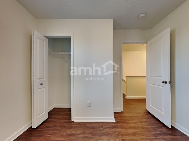 Building Photo - 5670 Julia Kate Dr