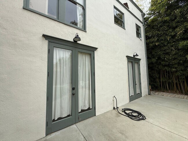 Building Photo - ***Charming One Bedroom in Venice***