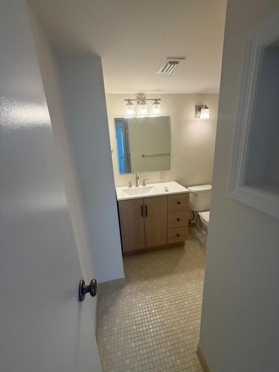 Building Photo - 925 N Halifax Ave