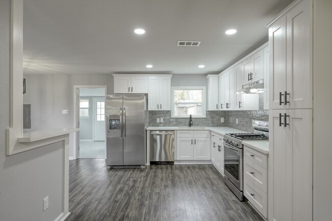 Building Photo - 513 Barkley St