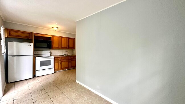 Building Photo - 3804 Miller Ave