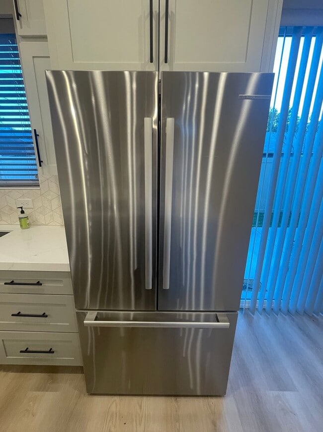 Building Photo - Fully Renovated Home in Millcreek – Modern...