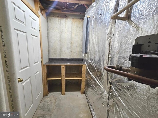 Building Photo - 261 Thomas Harmon Dr