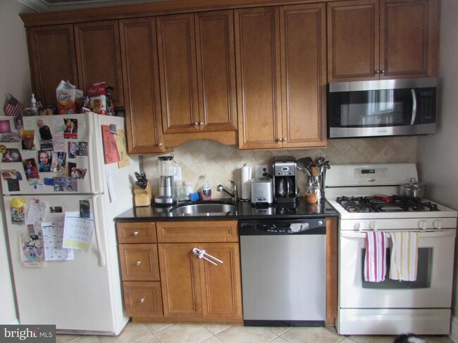 Building Photo - 112 Commerce St