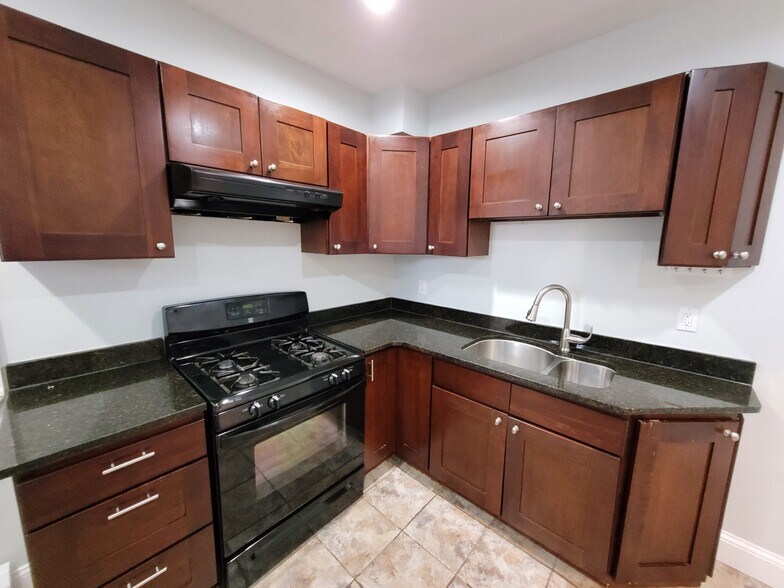 Primary Photo - 42 Fenton St