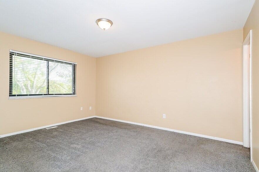 Building Photo - 3319 Tom Sawyer Dr