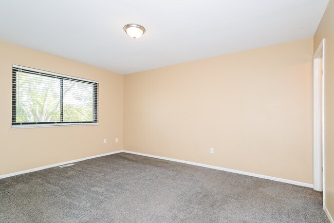 Building Photo - 3319 Tom Sawyer Dr