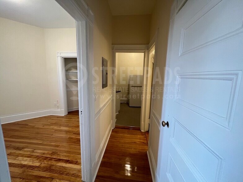 Building Photo - 2 Ware St