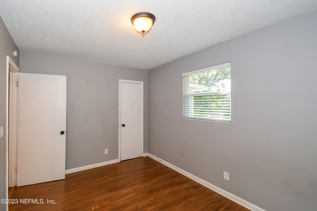 Building Photo - 868 Filmore Ln