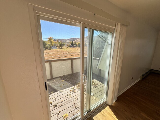 Building Photo - "Charming 3-Bedroom Condo with Hardwood Floors & 2 Full Baths in Golden, CO!"