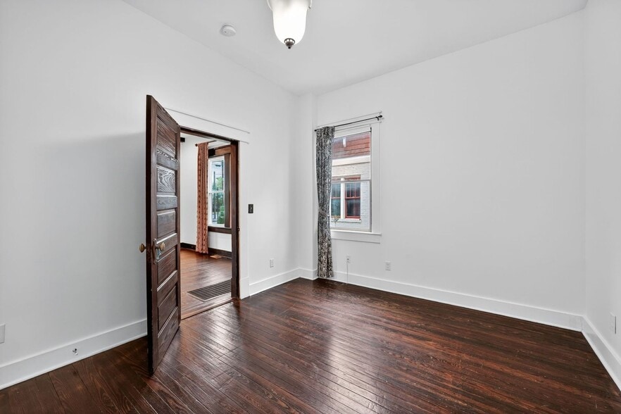 Building Photo - 937 Mansfield St