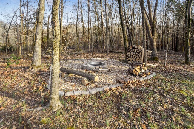 Building Photo - Pet Friendly Three Bedroom on Acre!