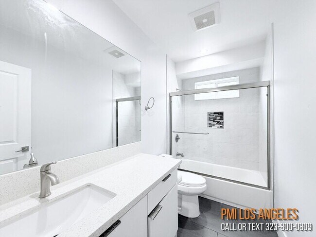 Building Photo - 208 1/2 E 87th St