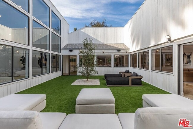 Building Photo - 624 N Beverly Dr