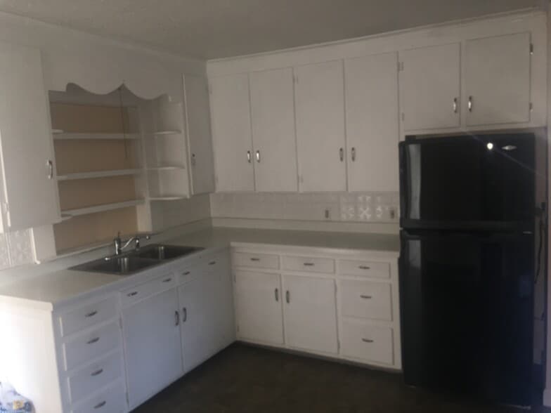 Kitchen - 42 Beach Ave