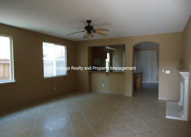Building Photo - Available Now! Nice Single Story 4 Bedroom Home!!!