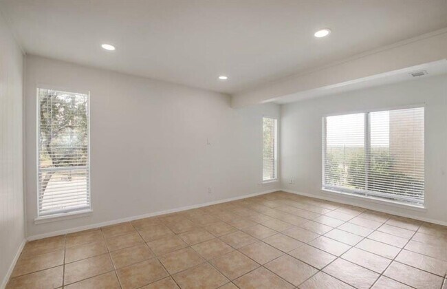 Building Photo - 3431 N Hills Dr