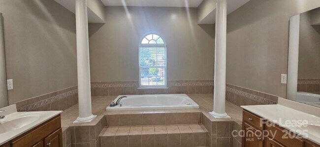 Building Photo - 6941 Augustine Way